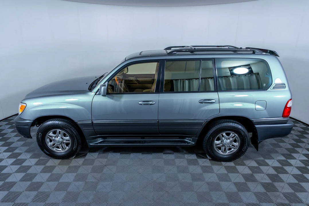 2002 Lexus LX 2nd Gen - Image 8 of 31