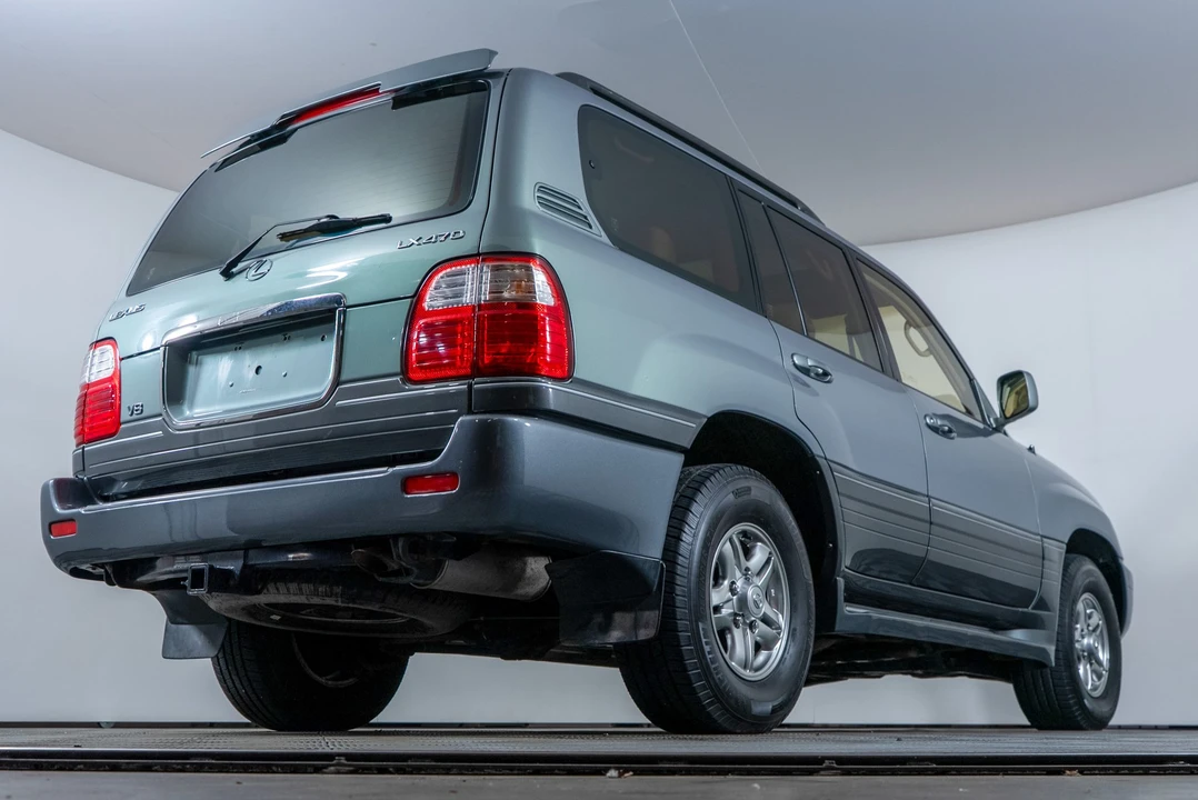 2002 Lexus LX 2nd Gen - Image 27 of 31