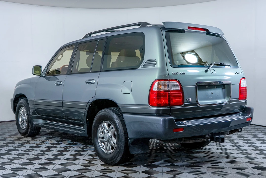 2002 Lexus LX 2nd Gen - Image 10 of 31