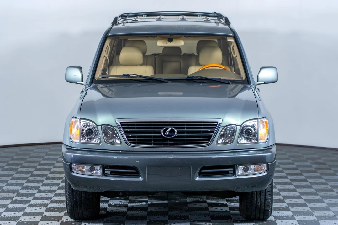 2002 Lexus LX 2nd Gen - Image 19 of 31