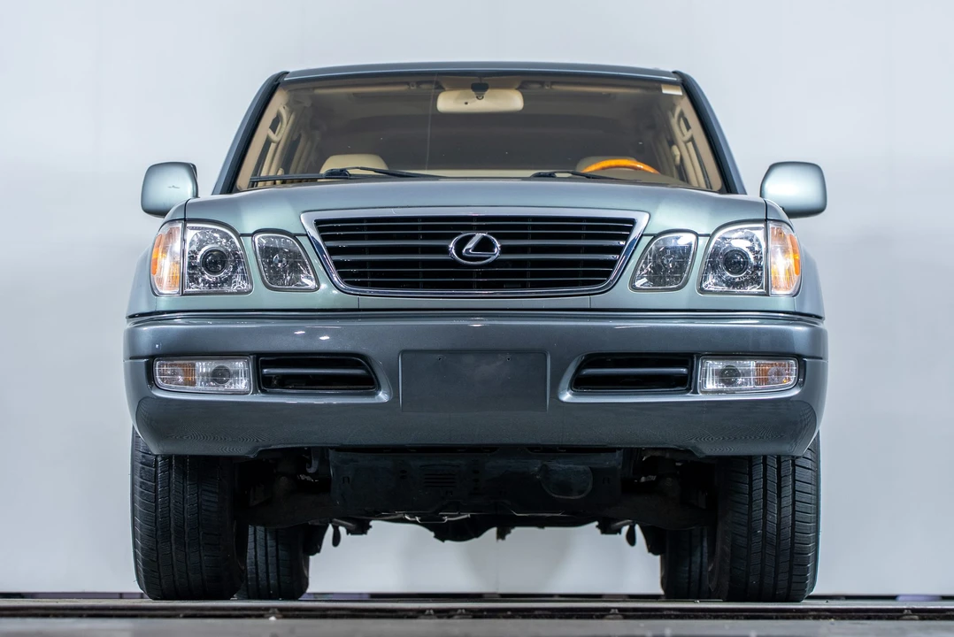 2002 Lexus LX 2nd Gen - Image 20 of 31