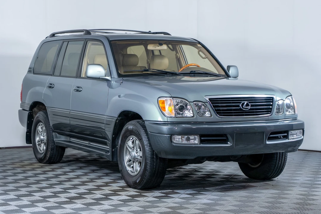 2002 Lexus LX 2nd Gen - Image 2 of 31