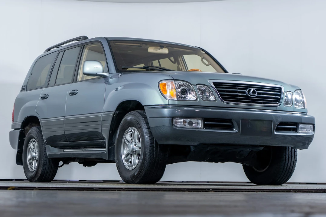 2002 Lexus LX 2nd Gen - Image 22 of 31