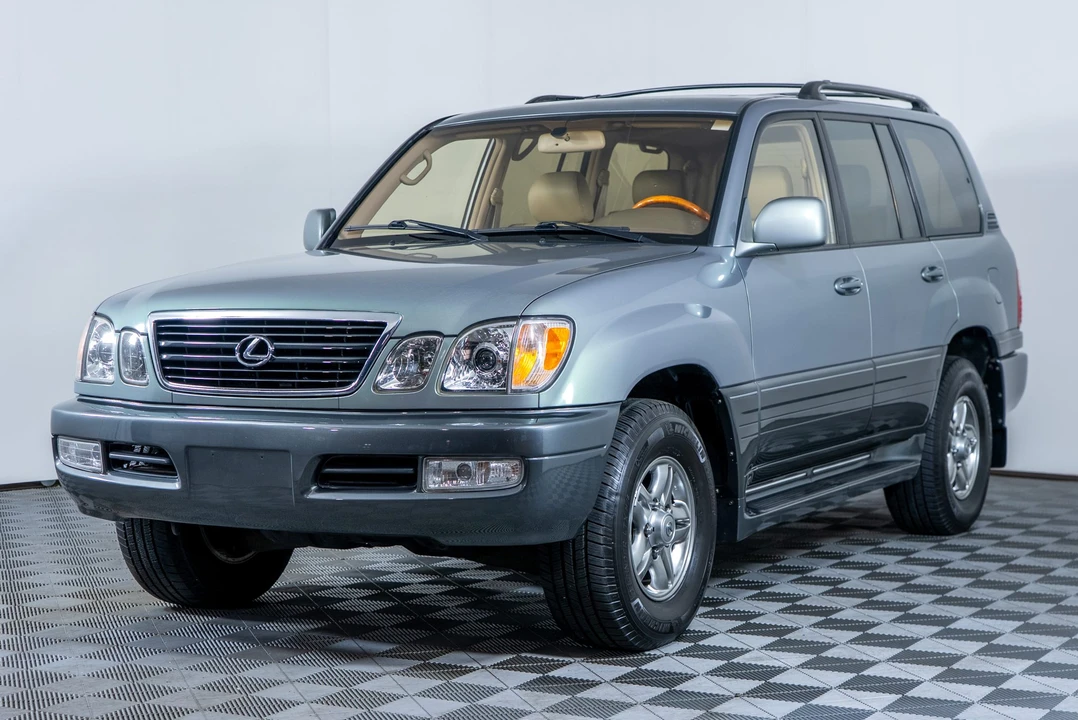 2002 Lexus LX 2nd Gen - Image 5 of 31
