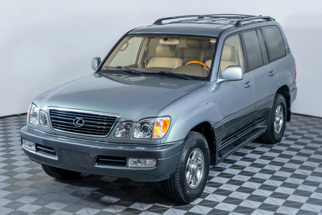 2002 Lexus LX 2nd Gen - Image 6 of 31