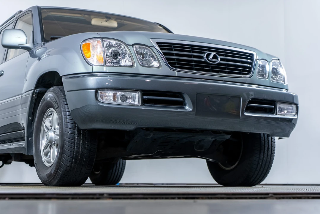 2002 Lexus LX 2nd Gen - Image 30 of 31