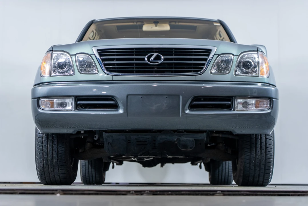 2002 Lexus LX 2nd Gen - Image 21 of 31