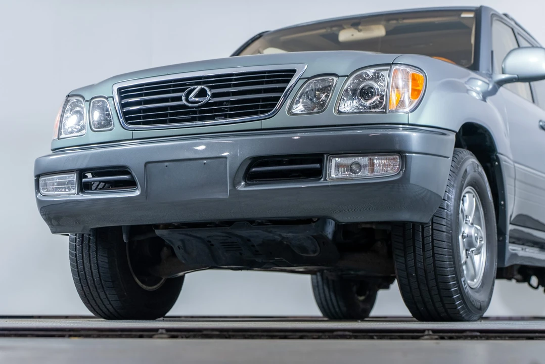 2002 Lexus LX 2nd Gen - Image 29 of 31