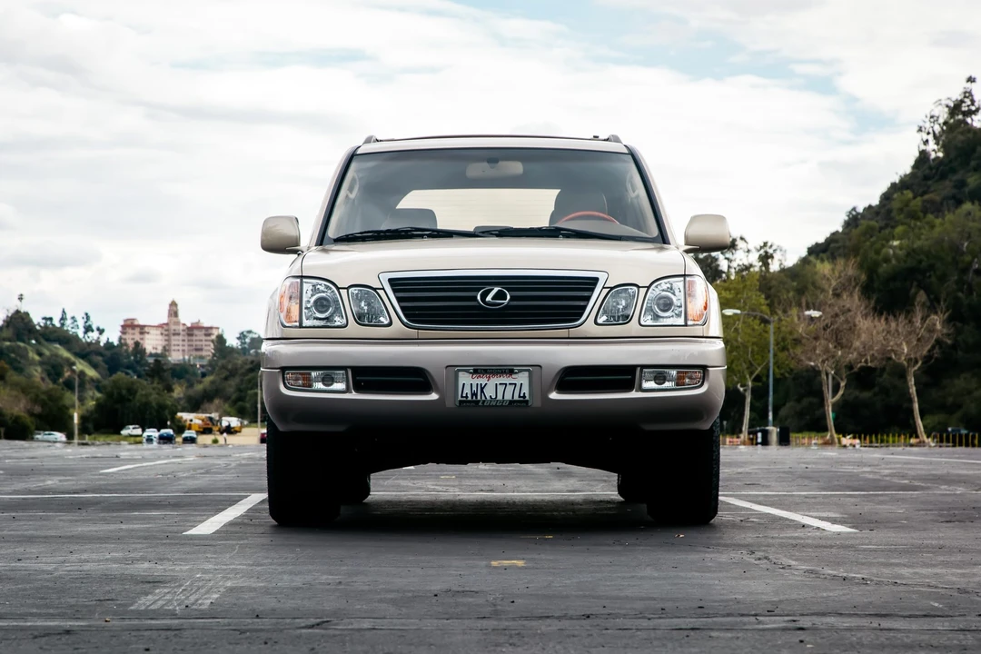 2002 Lexus LX 2nd Gen - Image 12 of 31