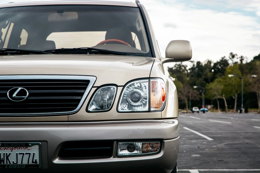2002 Lexus LX 2nd Gen - Image 13 of 31