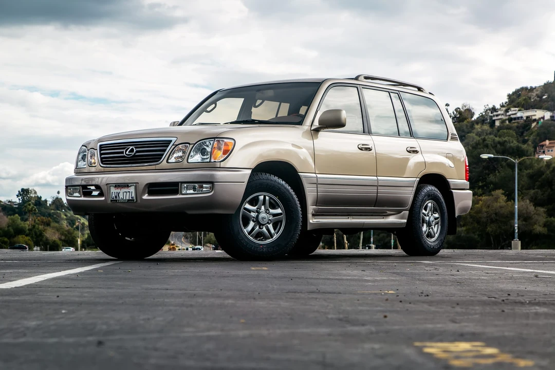 2002 Lexus LX 2nd Gen - Image 4 of 31