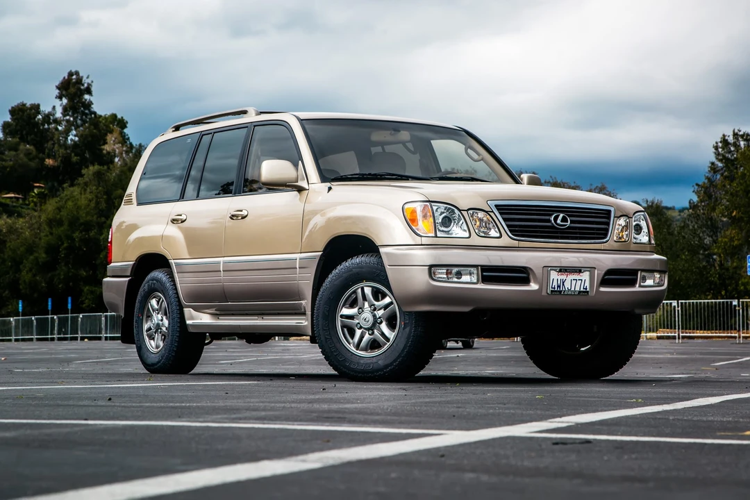 2002 Lexus LX 2nd Gen - Image 9 of 31