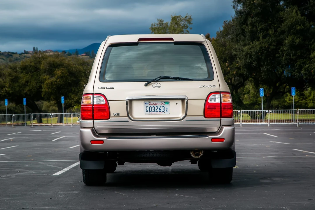 2002 Lexus LX 2nd Gen - Image 8 of 31
