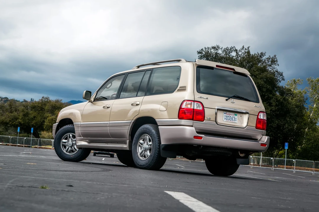 2002 Lexus LX 2nd Gen - Image 7 of 31