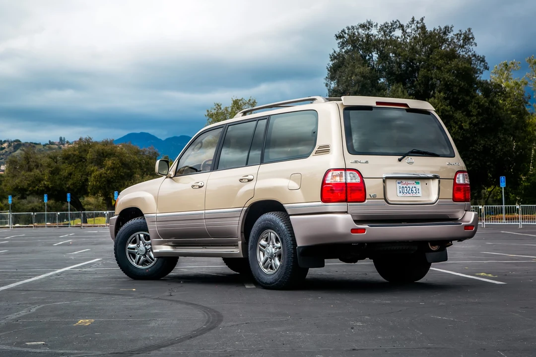 2002 Lexus LX 2nd Gen - Image 6 of 31