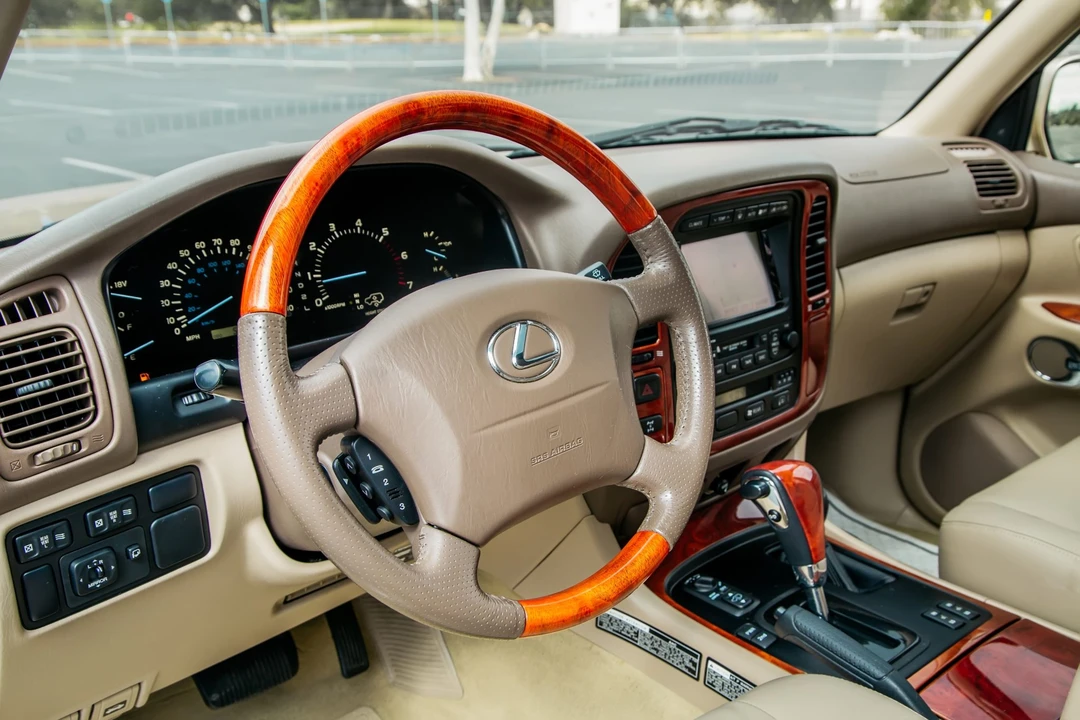 2002 Lexus LX 2nd Gen - Image 30 of 31