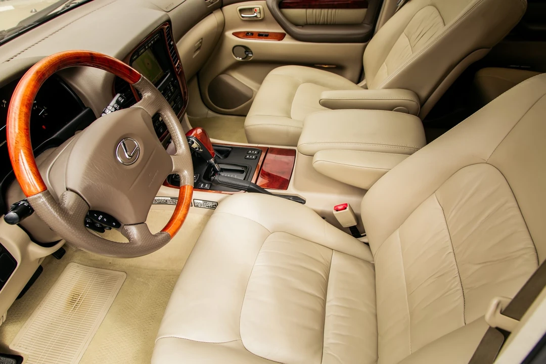 2002 Lexus LX 2nd Gen - Image 25 of 31