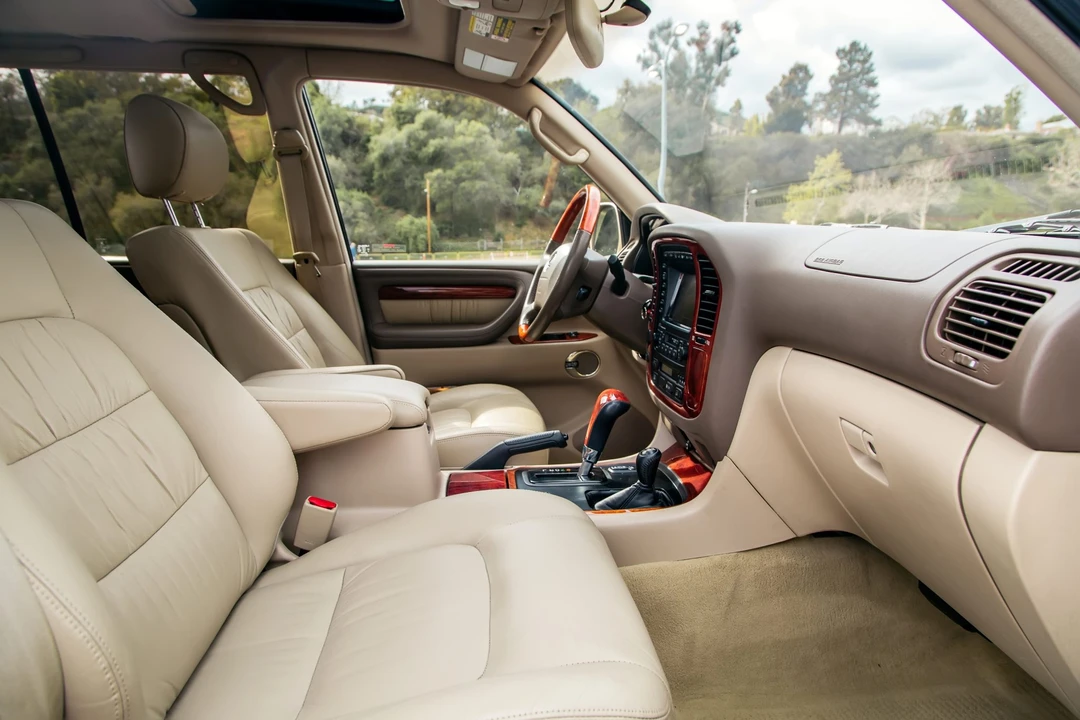 2002 Lexus LX 2nd Gen - Image 26 of 31