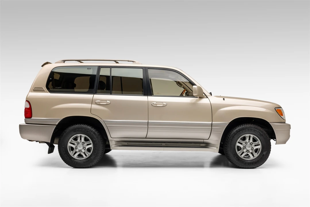 2002 Lexus LX 2nd Gen - Image 6 of 31