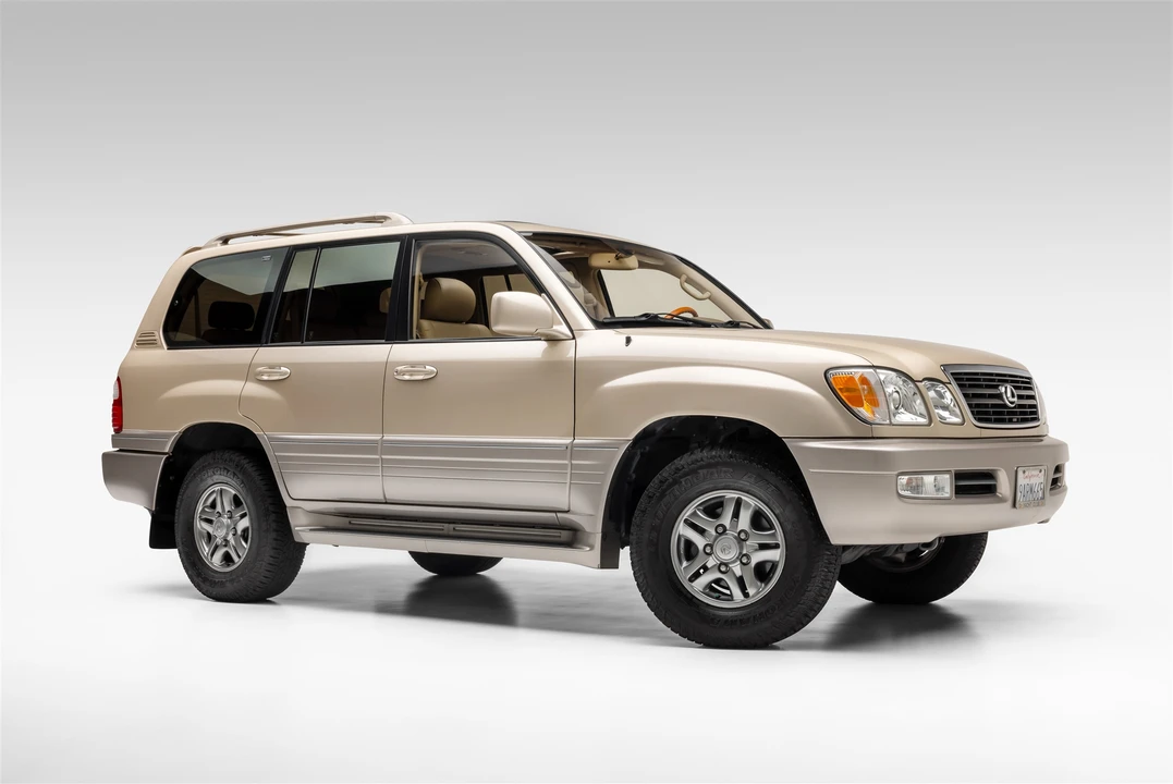 2002 Lexus LX 2nd Gen - Image 5 of 31