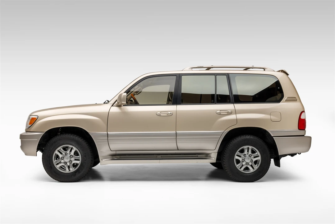 2002 Lexus LX 2nd Gen - Image 13 of 31