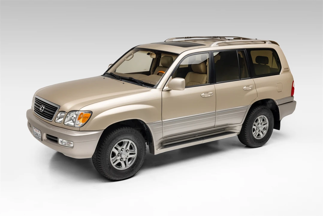 2002 Lexus LX 2nd Gen - Image 14 of 31