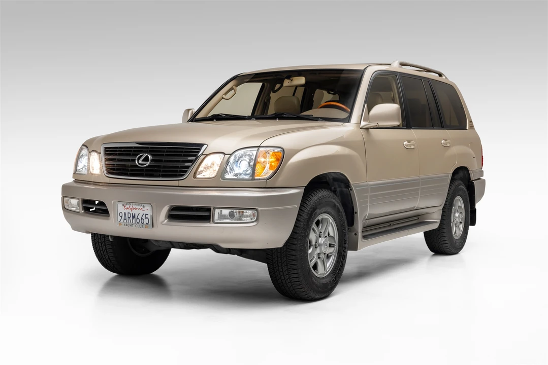 2002 Lexus LX 2nd Gen - Image 16 of 31