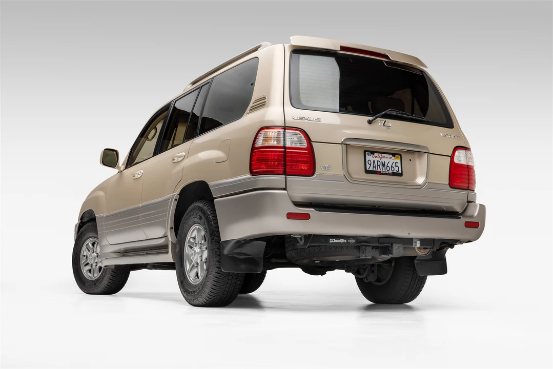 2002 Lexus LX 2nd Gen - Image 12 of 31