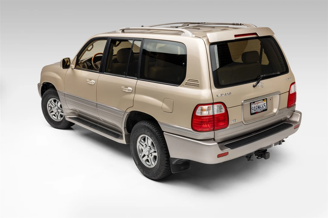 2002 Lexus LX 2nd Gen - Image 11 of 31