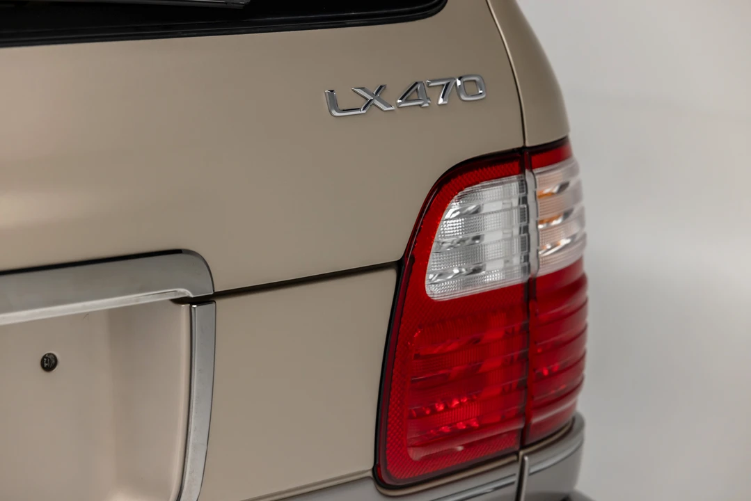 2002 Lexus LX 2nd Gen - Image 22 of 31