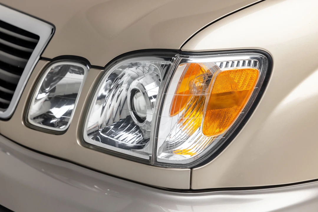 2002 Lexus LX 2nd Gen - Image 18 of 31