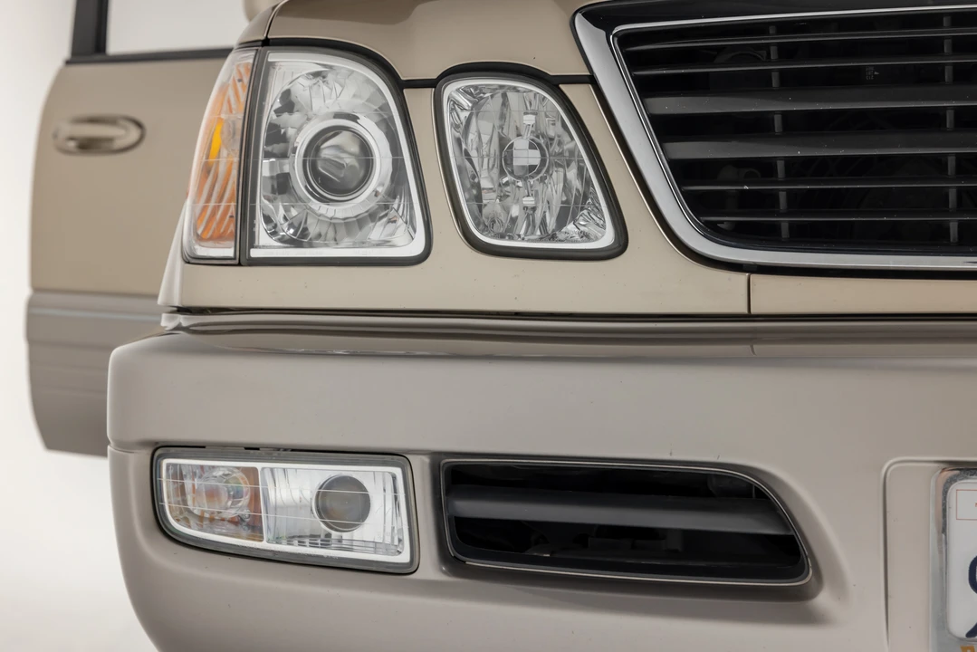 2002 Lexus LX 2nd Gen - Image 19 of 31