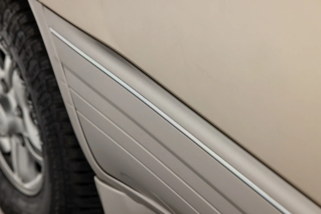 2002 Lexus LX 2nd Gen - Image 27 of 31