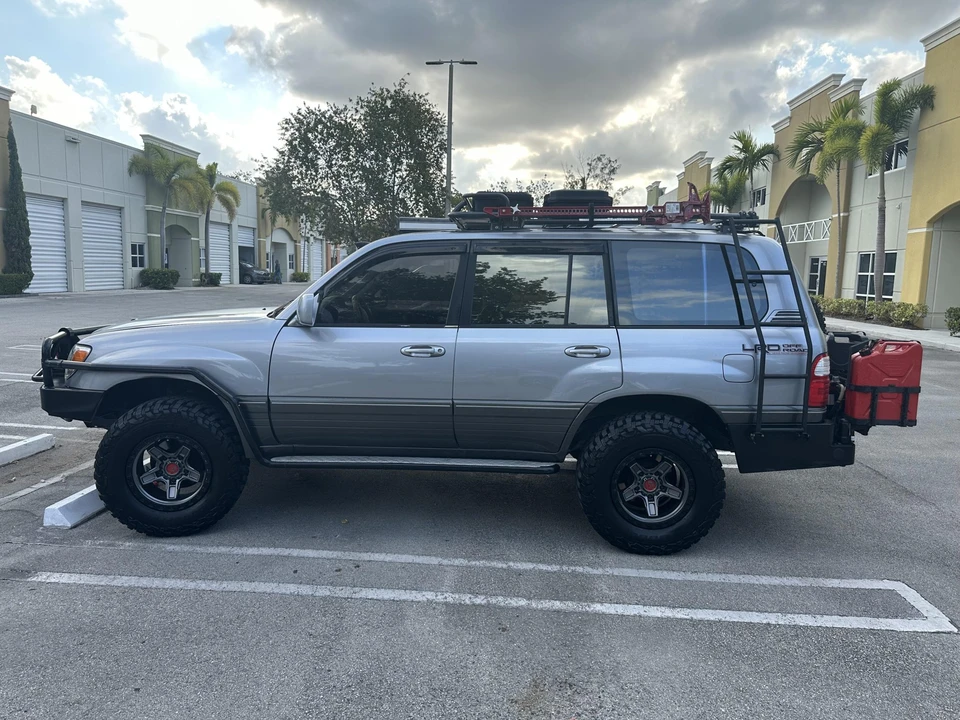 2002 Lexus LX 2nd Gen - Image 3 of 31
