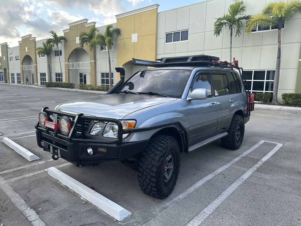 2002 Lexus LX 2nd Gen - Image 2 of 31