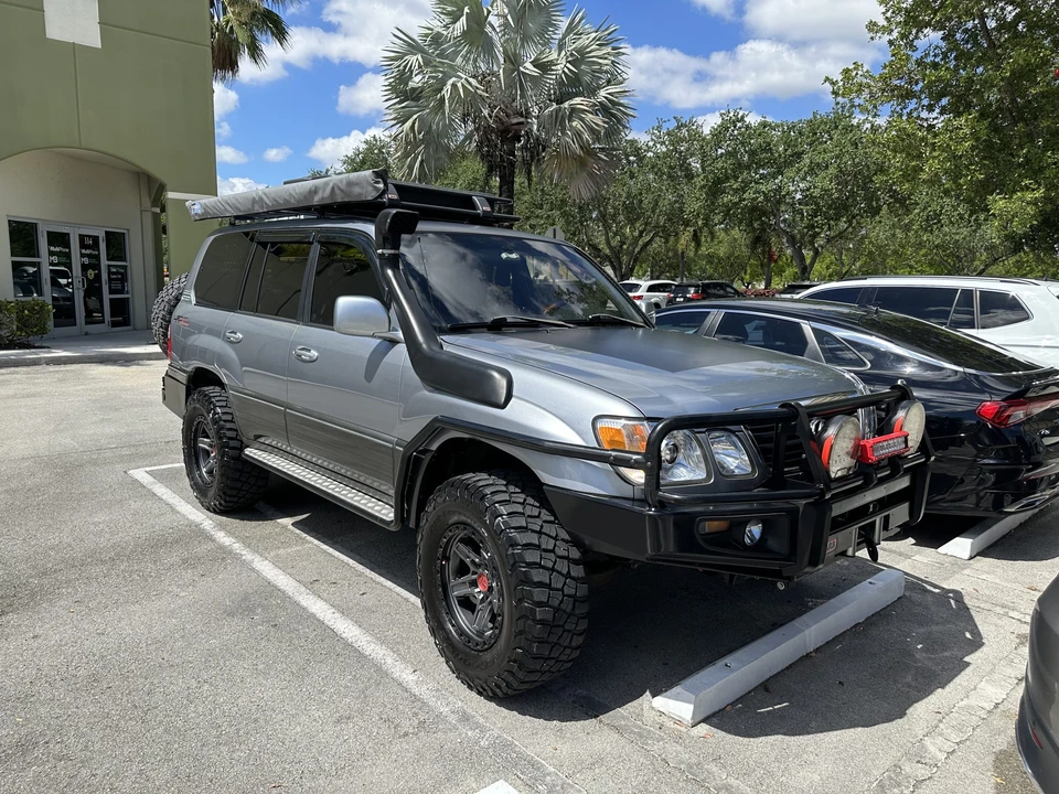 2002 Lexus LX 2nd Gen - Image 8 of 31
