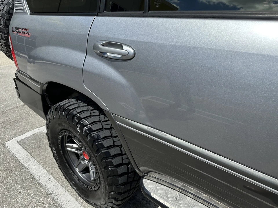2002 Lexus LX 2nd Gen - Image 19 of 31