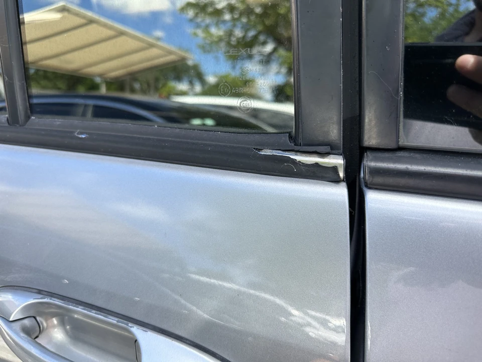 2002 Lexus LX 2nd Gen - Image 12 of 31
