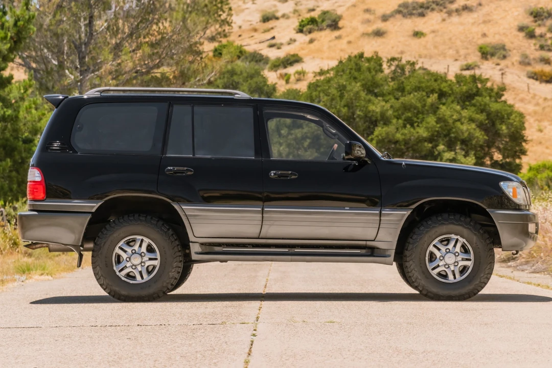 2002 Lexus LX 2nd Gen - Image 7 of 31