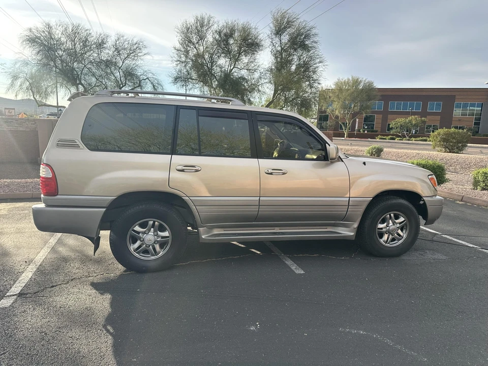 2002 Lexus LX 2nd Gen - Image 26 of 31