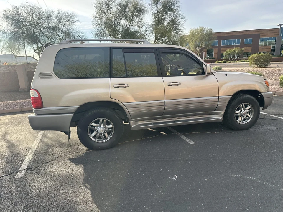 2002 Lexus LX 2nd Gen - Image 25 of 31