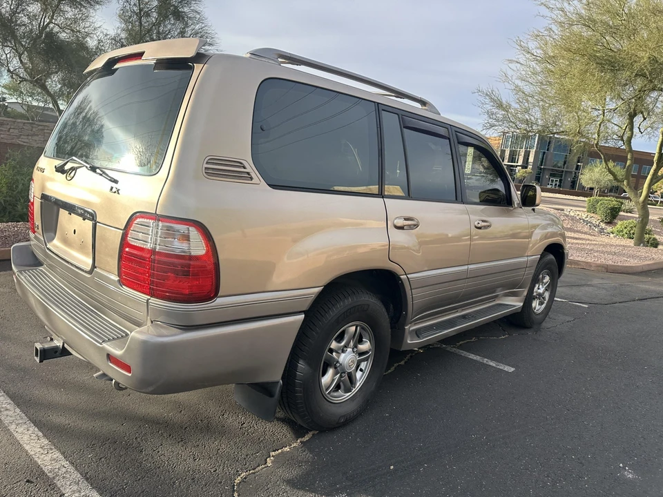 2002 Lexus LX 2nd Gen - Image 22 of 31