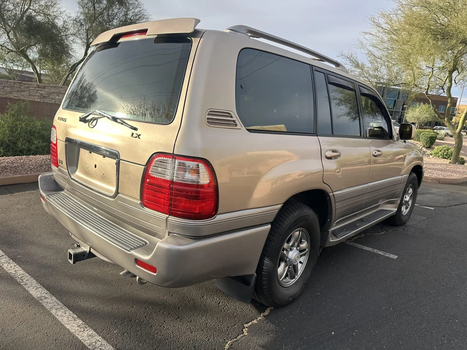 2002 Lexus LX 2nd Gen - Image 21 of 31