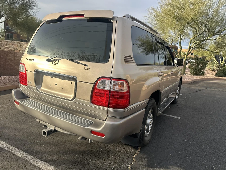 2002 Lexus LX 2nd Gen - Image 19 of 31
