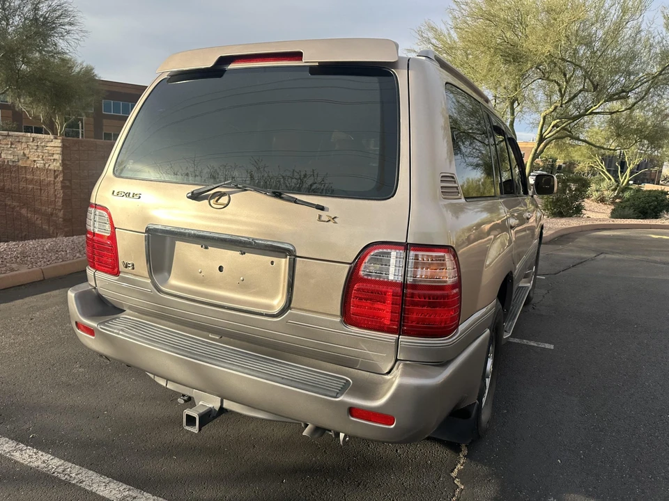 2002 Lexus LX 2nd Gen - Image 18 of 31