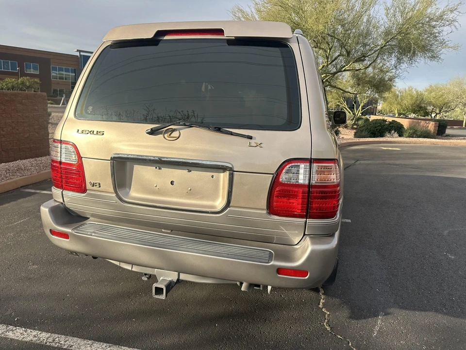 2002 Lexus LX 2nd Gen - Image 17 of 31