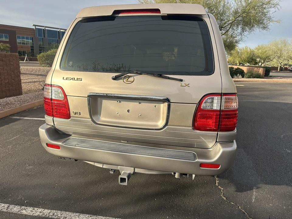 2002 Lexus LX 2nd Gen - Image 16 of 31