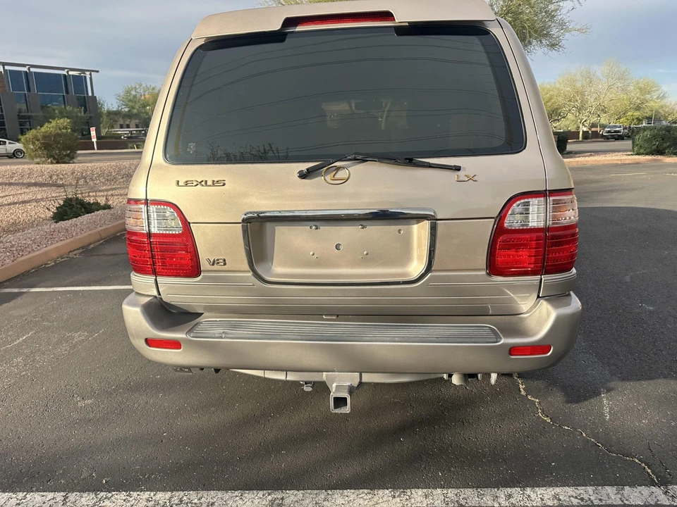 2002 Lexus LX 2nd Gen - Image 15 of 31