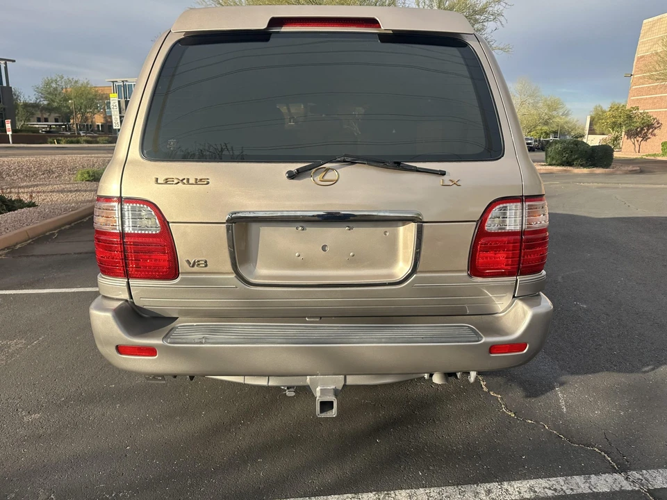 2002 Lexus LX 2nd Gen - Image 14 of 31