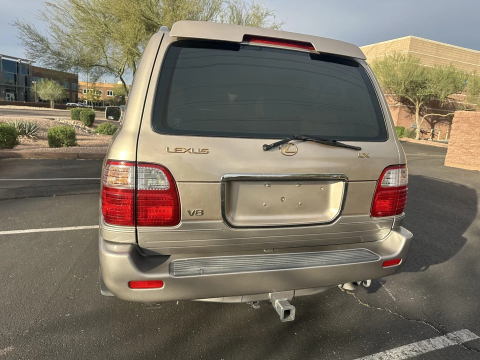 2002 Lexus LX 2nd Gen - Image 12 of 31